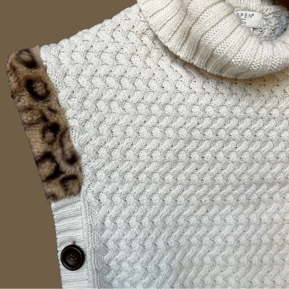 NWT Aspen Kids Sweater Cape w/ Side Buttons and Leopard Faux Fur Trim Size 3T - Picture 3 of 10